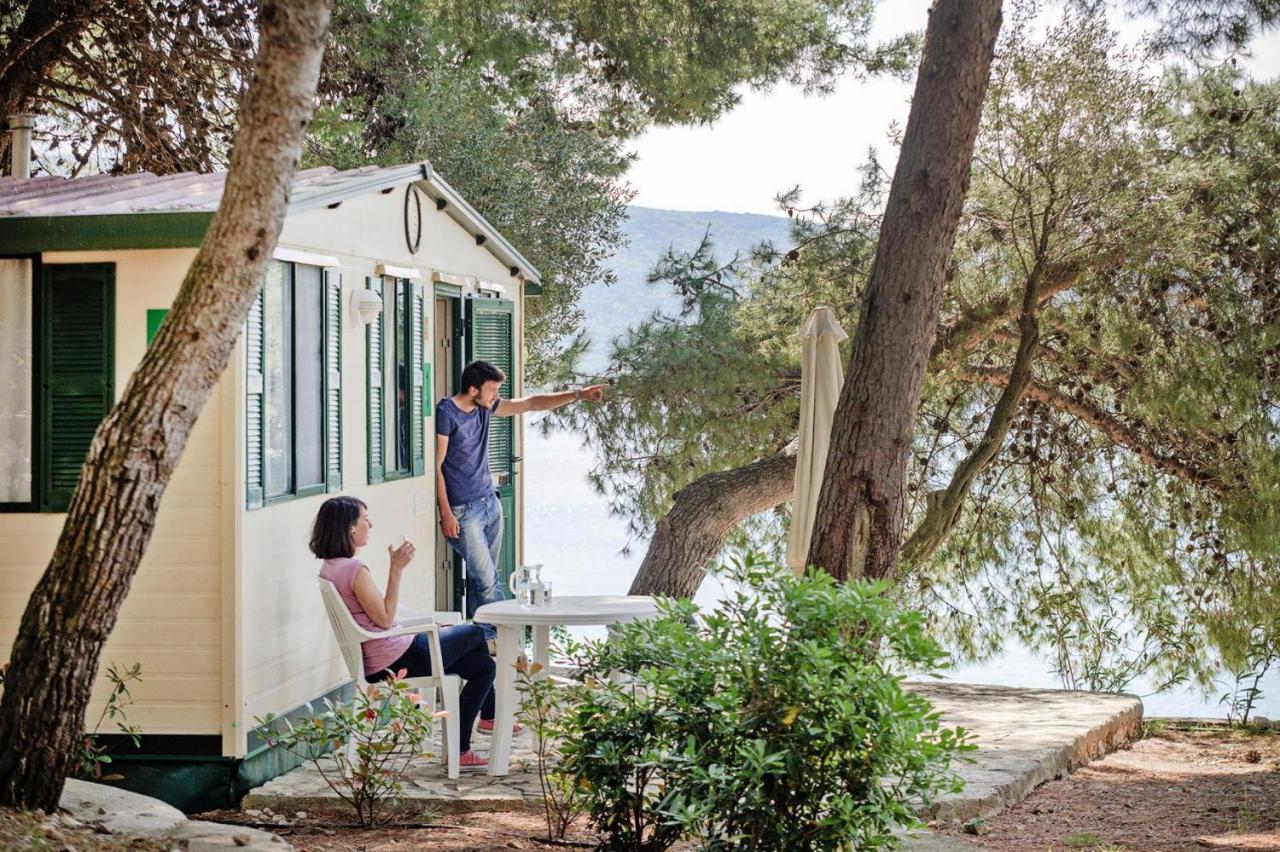 Mobile Homes In Camp Kovacine, Cres, With Long Pebble Beach Exterior photo