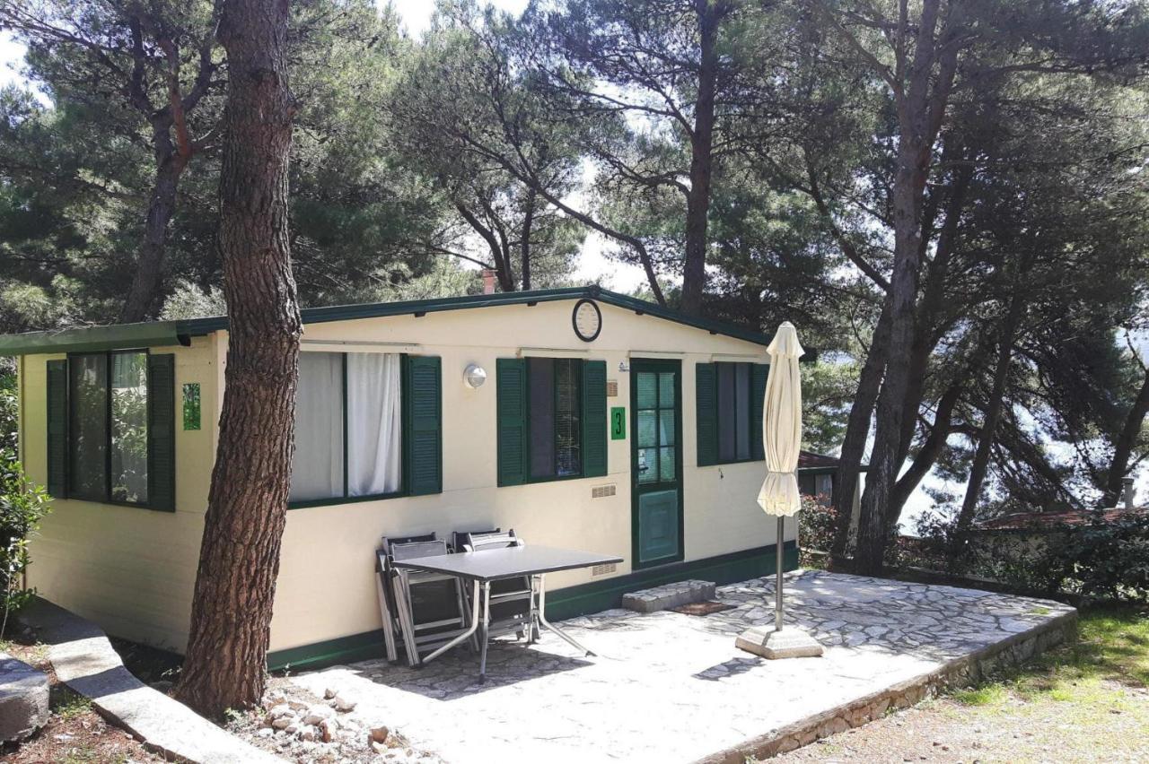 Mobile Homes In Camp Kovacine, Cres, With Long Pebble Beach Exterior photo